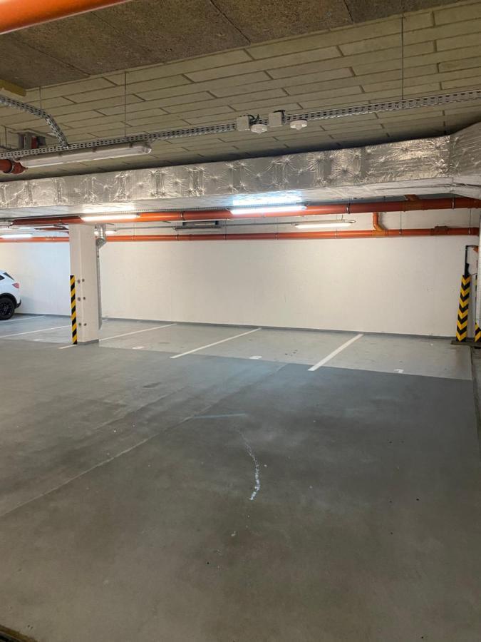The Elite Suite II Downtown Ac & Garage Parking Bratislava Esterno foto