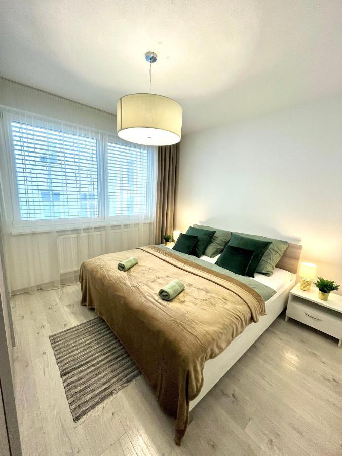The Elite Suite II Downtown Ac & Garage Parking Bratislava Esterno foto