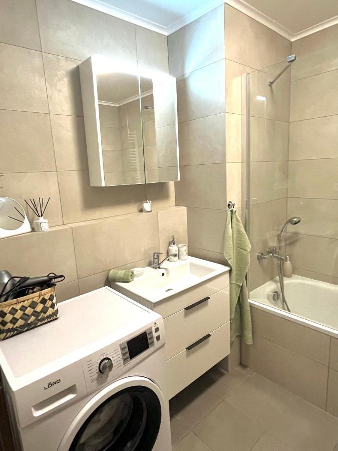 The Elite Suite II Downtown Ac & Garage Parking Bratislava Esterno foto