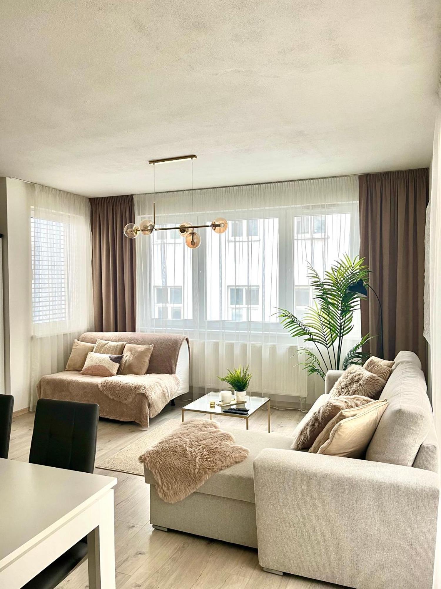 The Elite Suite II Downtown Ac & Garage Parking Bratislava Esterno foto