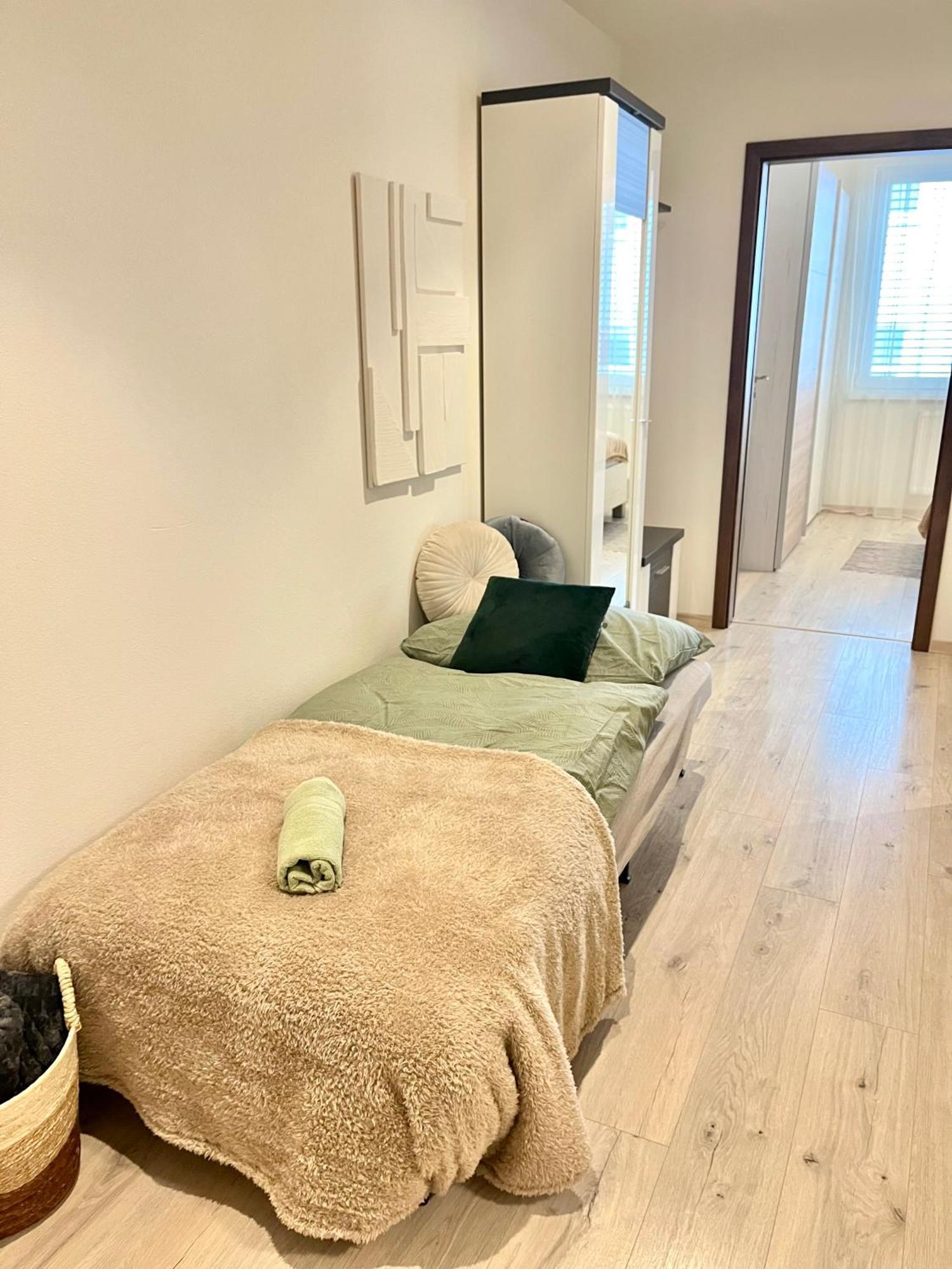 The Elite Suite II Downtown Ac & Garage Parking Bratislava Esterno foto