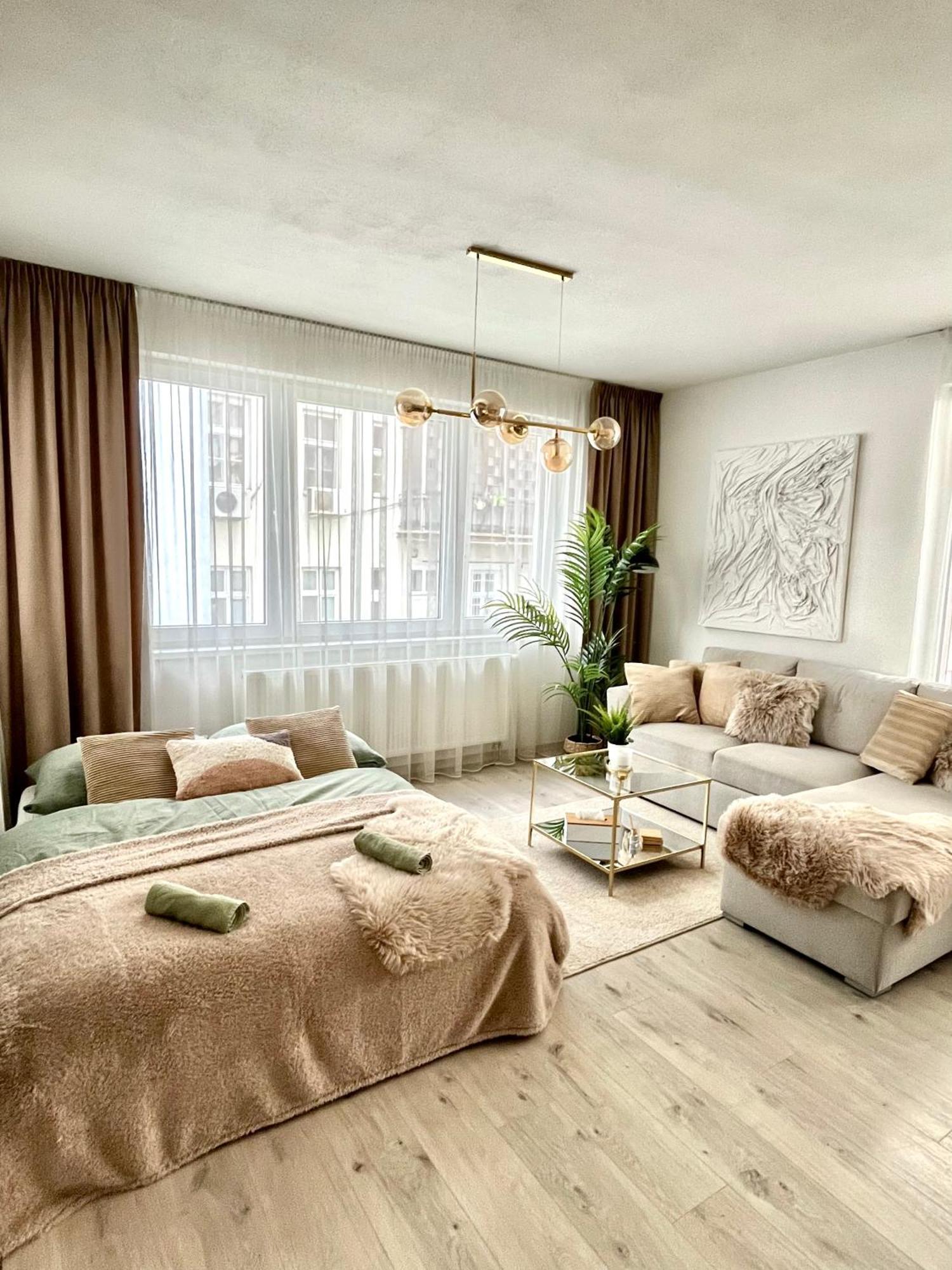 The Elite Suite II Downtown Ac & Garage Parking Bratislava Esterno foto