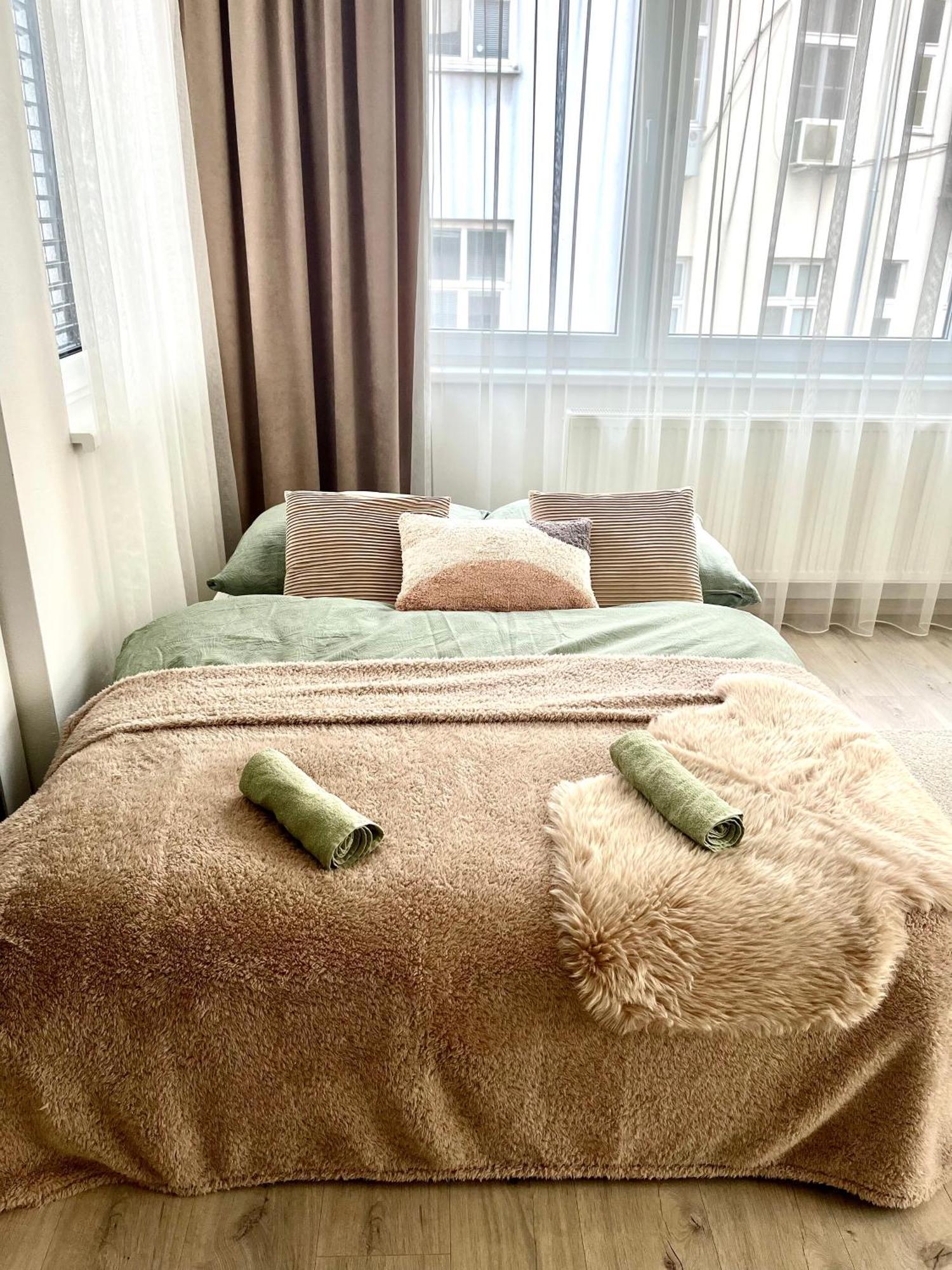 The Elite Suite II Downtown Ac & Garage Parking Bratislava Esterno foto